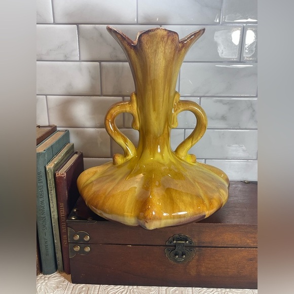 Vintage MCM Blue Mountain Pottery 2 Handle Vase Glossy Yellow & Brown Glaze - Picture 1 of 16
